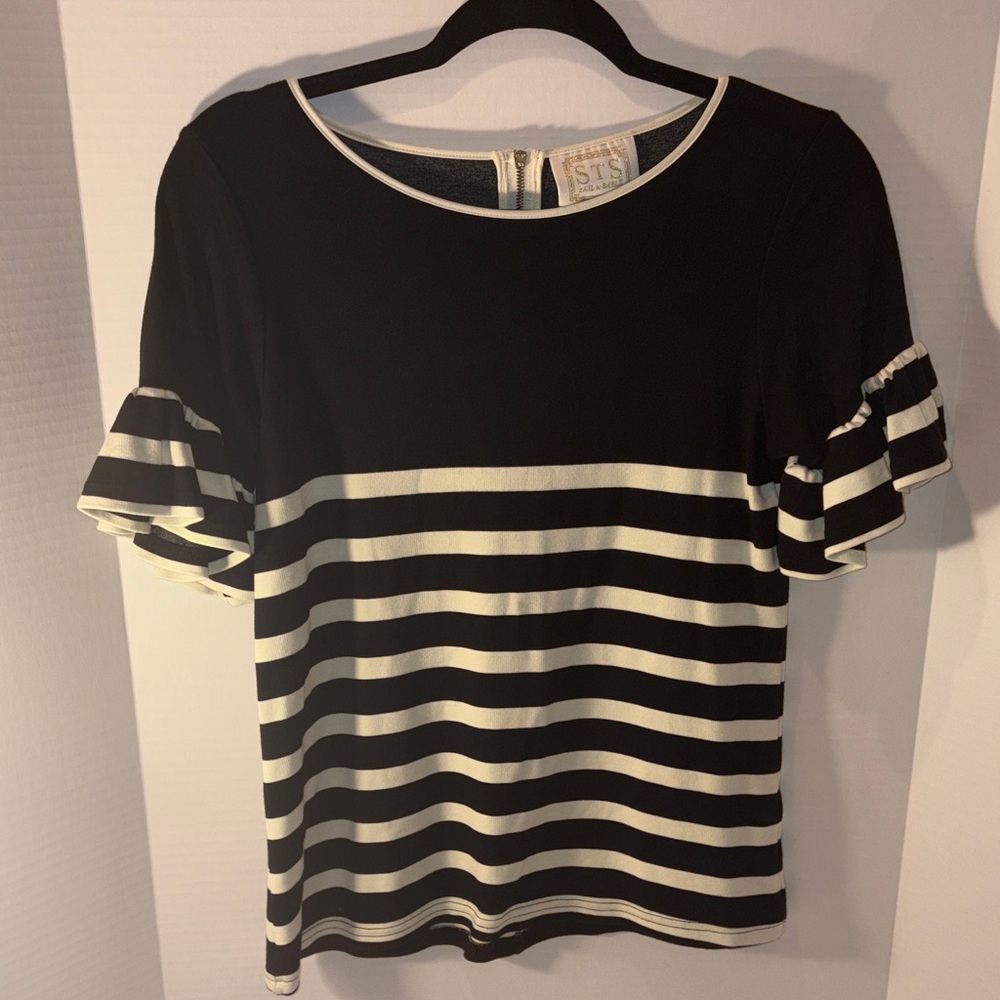 Sail‎ To Sable Black and cream Striped Women's Top S Ruffle sleeve